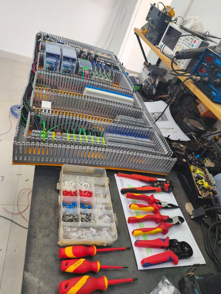 Montagem de Painel Elétrico